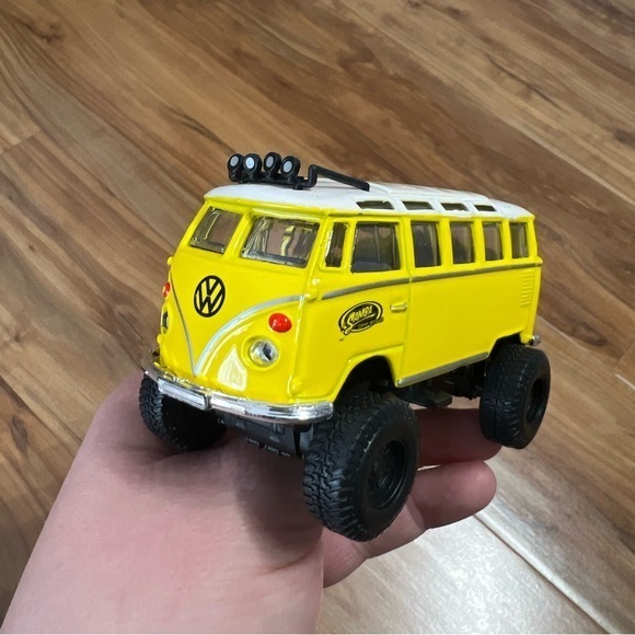 Other - Volkswagen Van Samba Maisto 4x4 Rebels scale 1/40 Yellow VW Toy Car Lifted‎